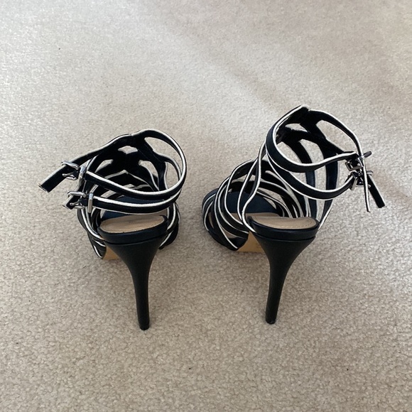 Express- black and white heels - Picture 2 of 4